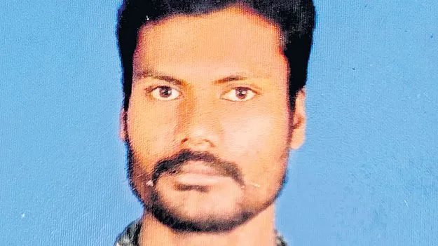 Electric shock: విద్యుదాఘాతానికి గురై వేటగాళ్లలో ఒకరి మృతి 