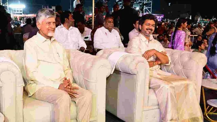 విజయవాడ ఉత్సవ్ 2.0.. సీఎంలు చంద్రబాబు, విజయ్ సందడి