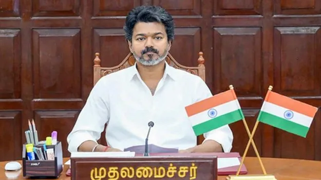 తమిళనాడులో జైలు నుంచి ఖైదీల పరారీ.. కీలక అధికారిపై వేటు వేసిన సీఎం విజయ్