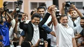 ఇండియా కూటమిలోకి టీవీకే.. విజయ్ ప్రధాని అభ్యర్థిత్వం ప్రచారానికి బ్రేక్ పడనుందా.. 