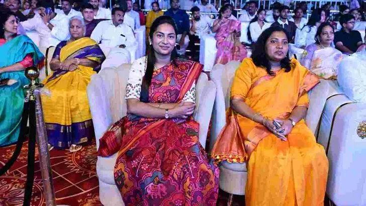 విజయవాడ ఉత్సవ్ 2.0.. సీఎంలు చంద్రబాబు, విజయ్ సందడి