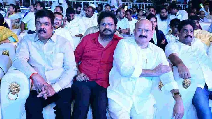 విజయవాడ ఉత్సవ్ 2.0.. సీఎంలు చంద్రబాబు, విజయ్ సందడి
