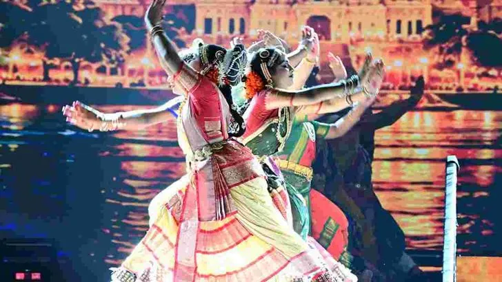 విజయవాడ ఉత్సవ్ 2.0.. సీఎంలు చంద్రబాబు, విజయ్ సందడి