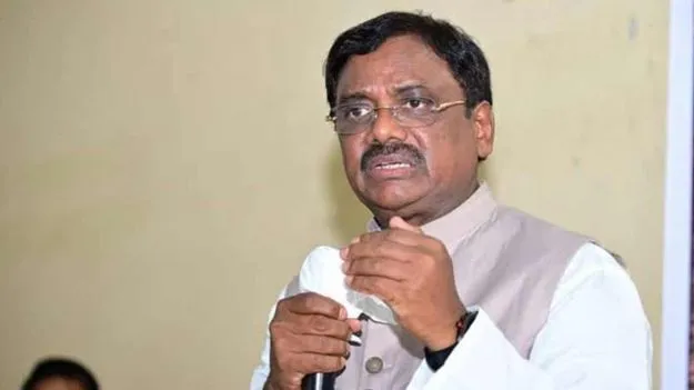 సింగరేణిపై సమాచారం లేకుండా మాట్లాడుతున్న కేటీఆర్: మంత్రి వివేక్