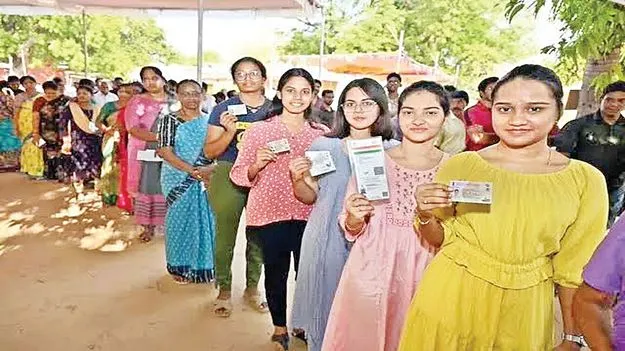 మహిళా ఓటర్లే కీలకం