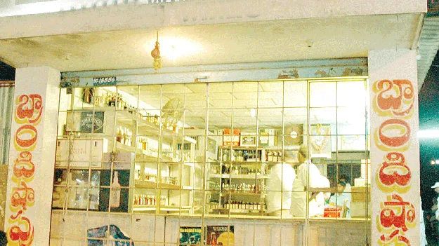 మద్యం దుకాణాలకు ఏడాది రెన్యువల్‌