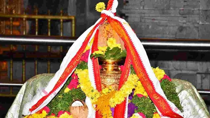 యాదాద్రిలో స్వాతి నక్షత్రం సందర్భంగా ప్రత్యేక పూజలు.. గిరి ప్రదక్షిణ