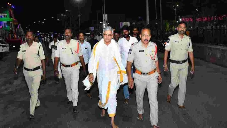 యాదాద్రిలో స్వాతి నక్షత్రం సందర్భంగా ప్రత్యేక పూజలు.. గిరి ప్రదక్షిణ