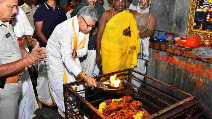 యాదాద్రిలో స్వాతి నక్షత్రం సందర్భంగా ప్రత్యేక పూజలు.. గిరి ప్రదక్షిణ
