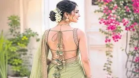 జాకెట్టు... కనికట్టు...