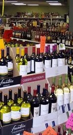 రికార్డు సృష్టించిన మందుబాబులు 