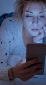 నిత్యం మొబైల్ వాడితే వృద్ధాప్య లక్షణాలు